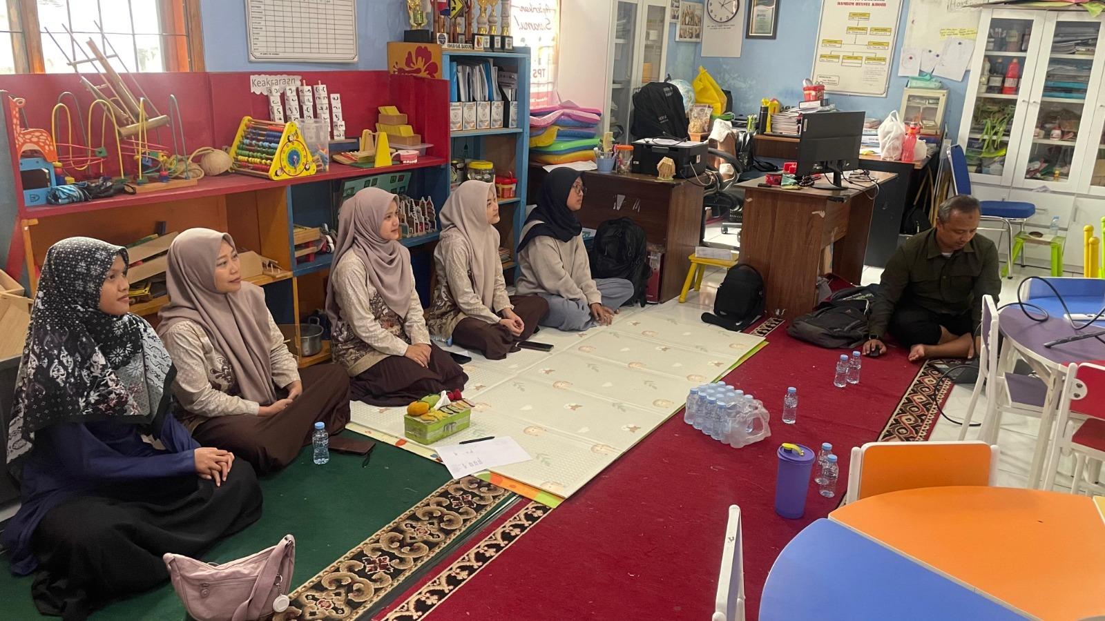 Pelatihan Canva untuk guru PAUD